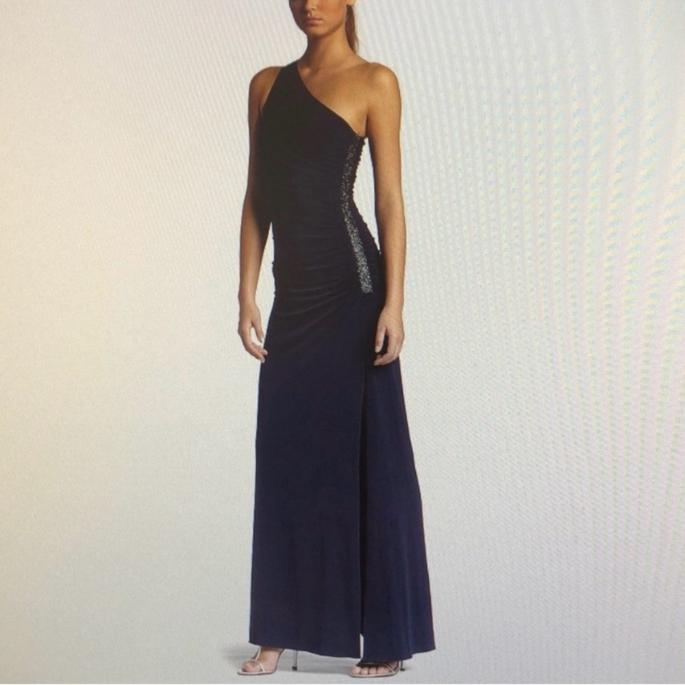 Laundry by Shelli Segal beautiful one shoulder long dress with one side slit